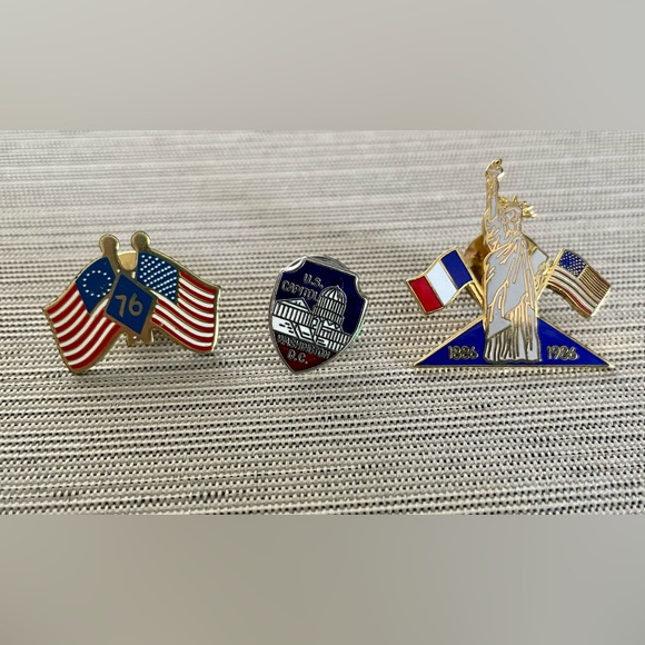 Various (13) pins from the US - Picture 2 of 4